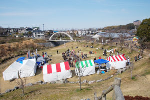 メイン会場の芝生広場