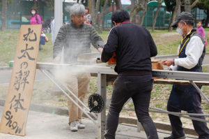 丸太の解体ショー