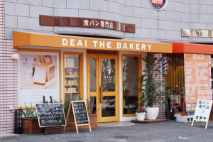 駐車場側から撮った外観